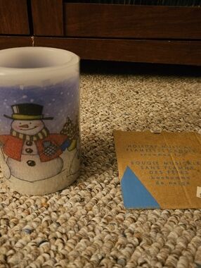 Avon Christmas Snowman Holiday Musical Flameless Candle